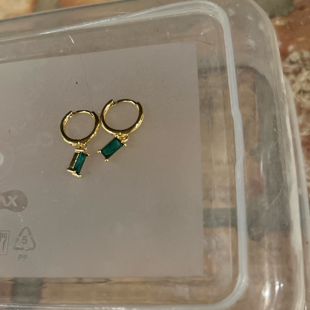 NWOT minimalist Gold and Green Huggies